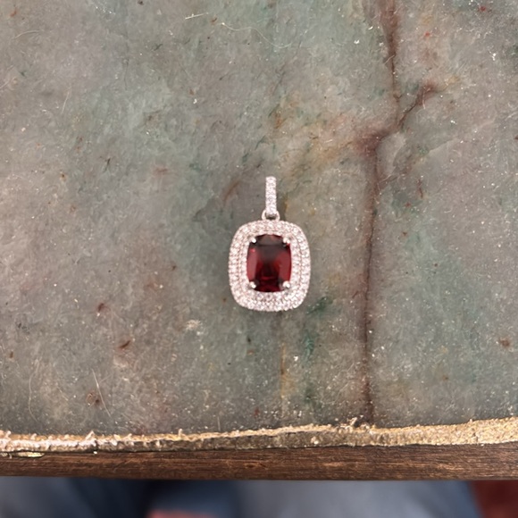 Shiny crystal pendant - ruby color 925 silver - moving - Picture 2 of 5